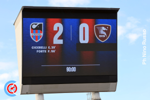 Catania-Salernitana 2-0